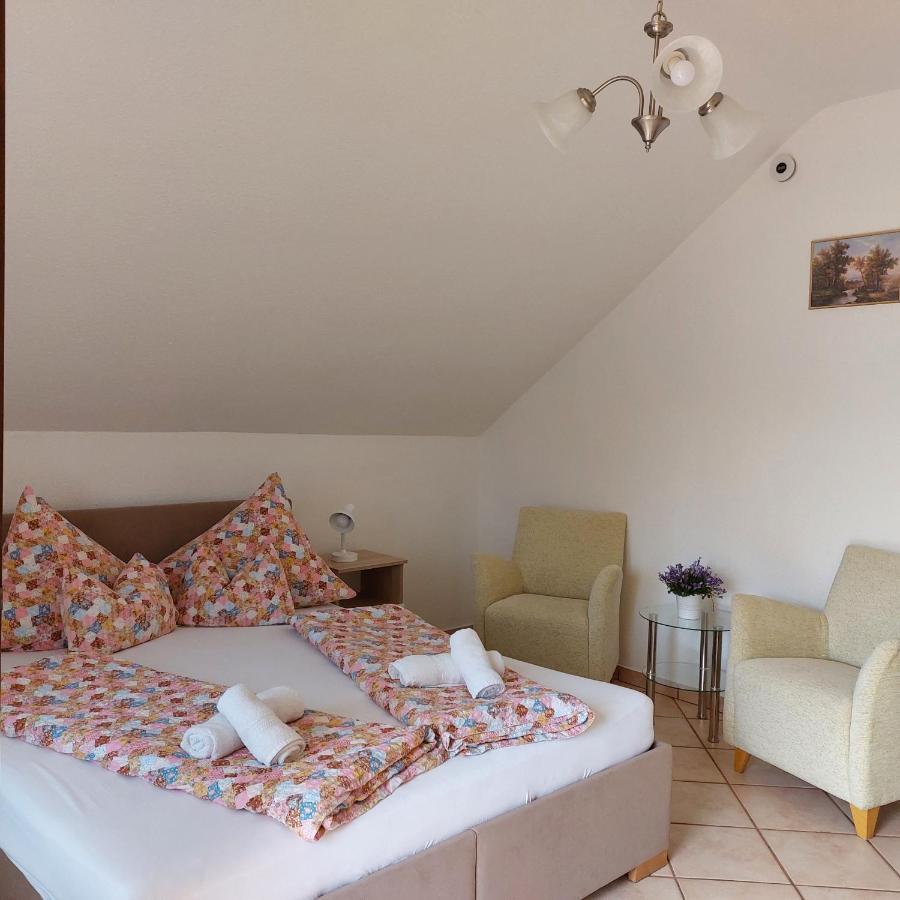 Erika Apartmanhazak Hévíz Exterior foto