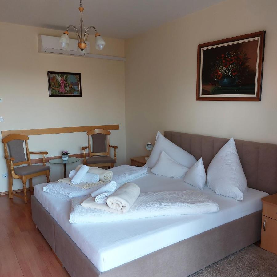 Erika Apartmanhazak Hévíz Exterior foto