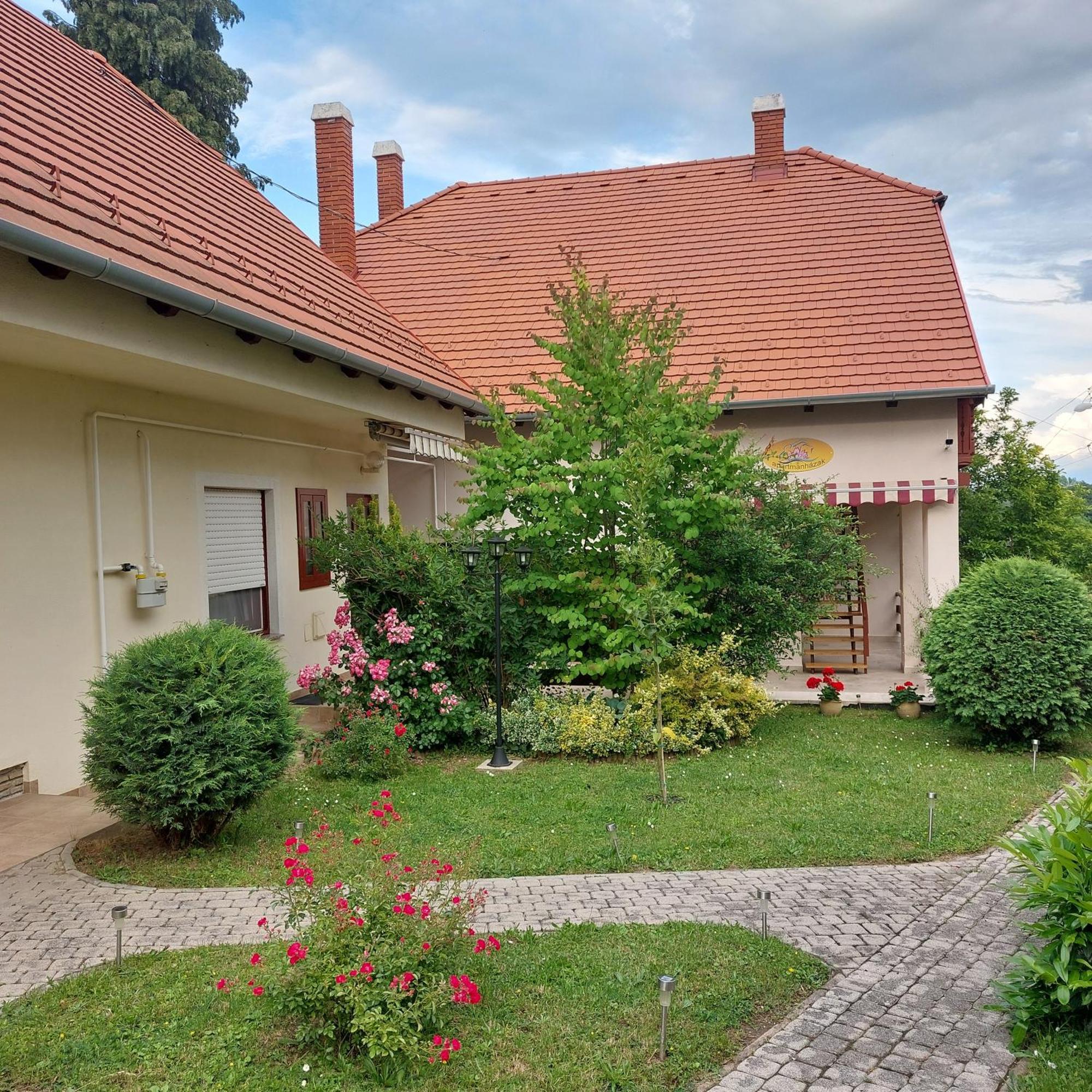 Erika Apartmanhazak Hévíz Exterior foto
