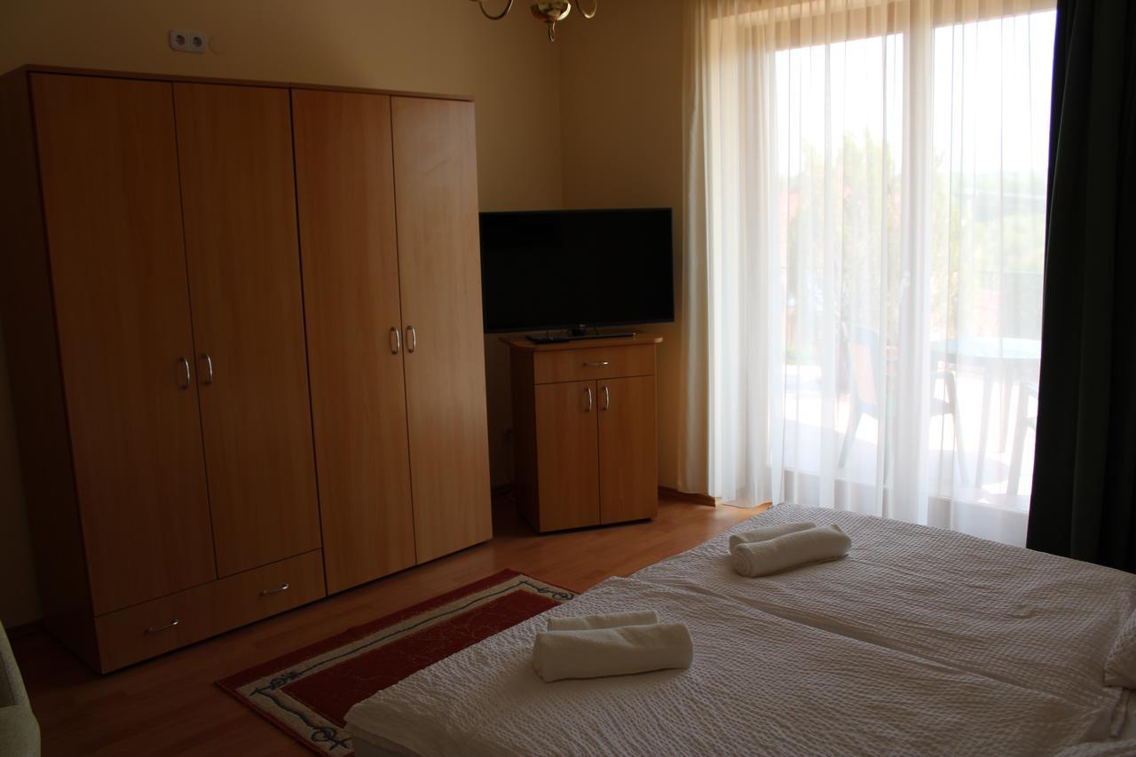Erika Apartmanhazak Hévíz Exterior foto